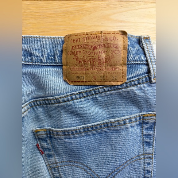 90s Vintage Levi’s 501 Light Wash Jeans - Picture 9 of 14